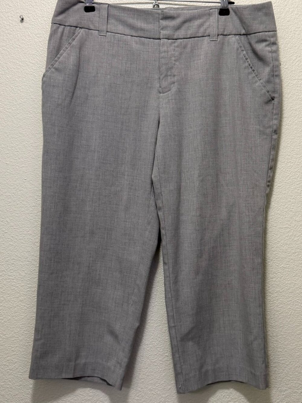 Daisy Fuentes gray capris, flat front, straight leg, size 12
